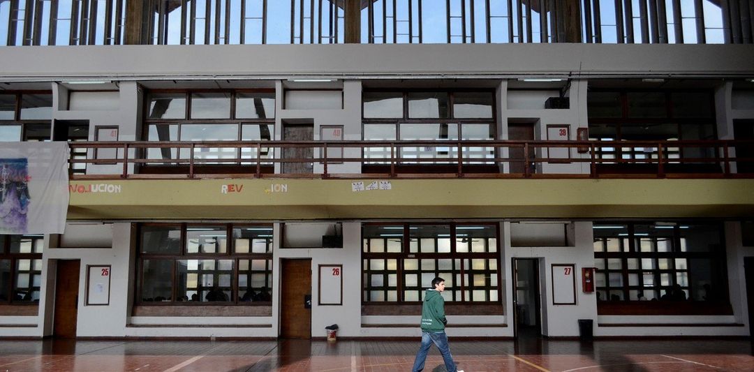 Inédita resolución contra un chico de 18 que con IA creó fotos porno falsas de más de 20 alumnas