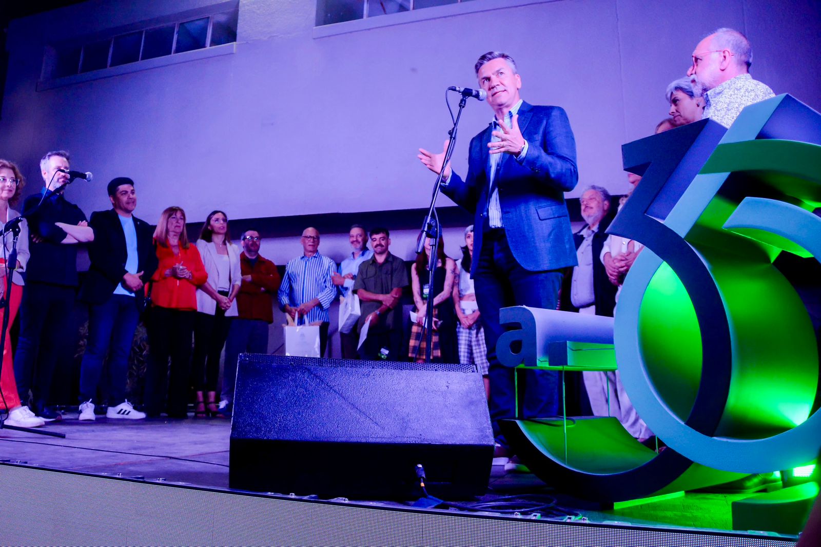 El Gobernaror Zdero en la feria Itinerante A 362