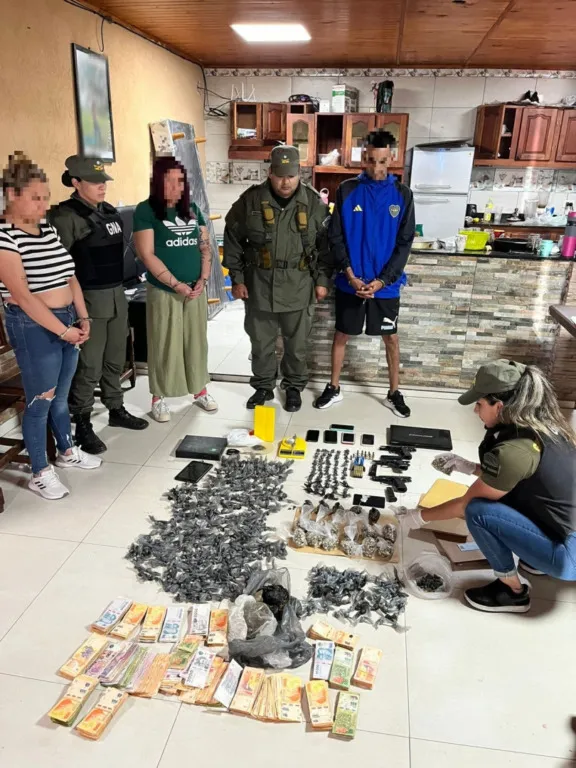 Detienen a 13 personas y decomisan droga en 10 allanamientos a búnkers de Resistencia