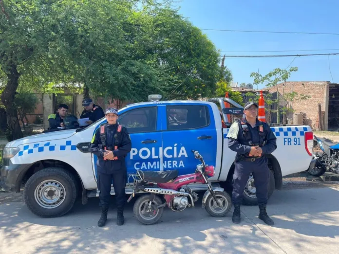 Policía Caminera recuperó una moto y detuvo a 3 personas buscadas por la Justicia