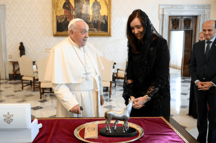 Victoria Villarruel se reunió con el papa Francisco en el Vaticano