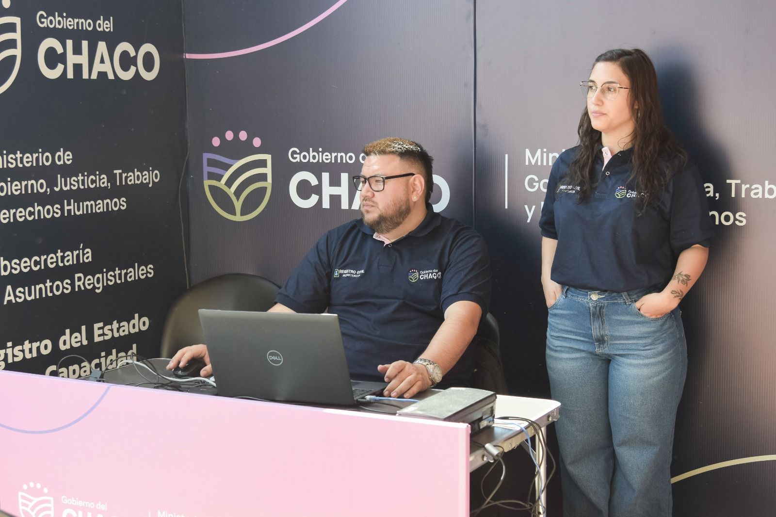 El Ministerio de Gobierno realiza un operativo DNI en la Feria del Iberoamericana del Libro