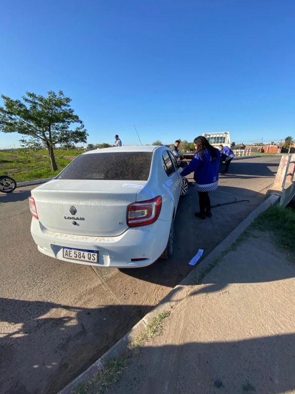 Chocó contra el cordón asfáltico con su auto y el test le dio 1, 73 de alcohol en sangre