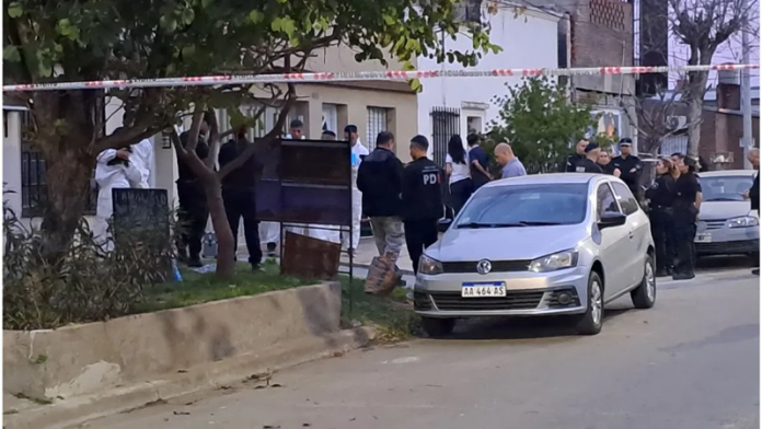 Mataron a puñaladas a un joven en Belgrano: detuvieron a su pareja y su abuela