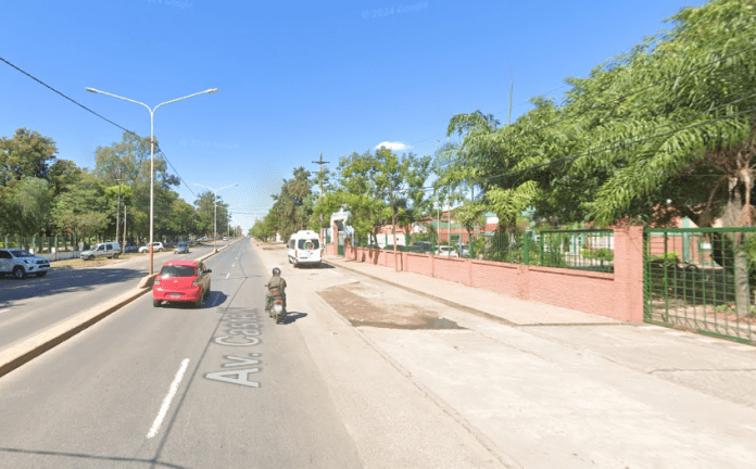 Se produjo un triple choque en la avenida Castelli: según testigos, uno de los autos cruzó en rojo