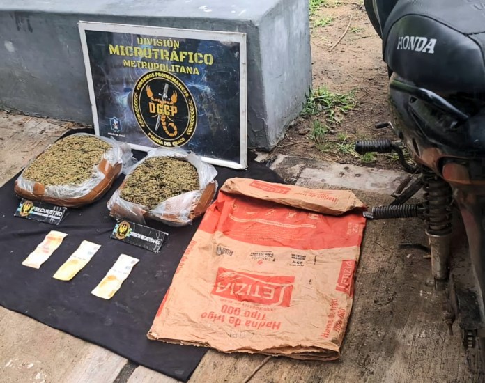 Llevaba 2 kilos y medio de droga en una bolsa de harina pero lo descubrió la policía