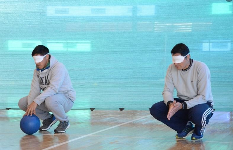 Clases de Goalball en el Jaime Zapata
