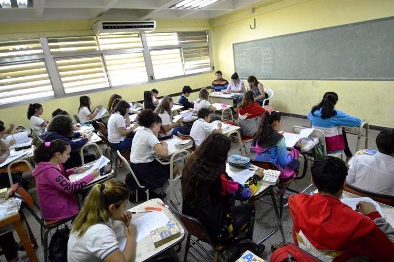 Educación: este jueves y viernes, más de 2000  estudiantes rendirán  exámenes de ingreso en 8 escuelas  secundarias