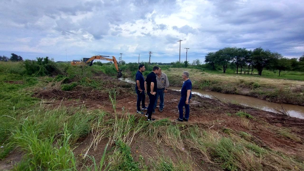 Sáenz Peña: El Gobierno Provincial y el Municipio articulan la limpieza de canales