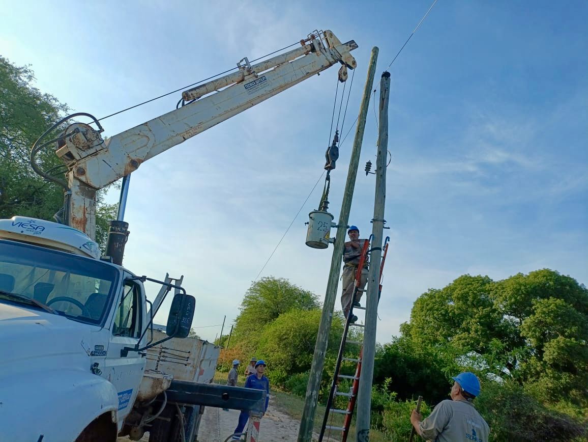 Castelli: SECHEEP avanza con trabajos de mejora  en la potencia de la red eléctrica