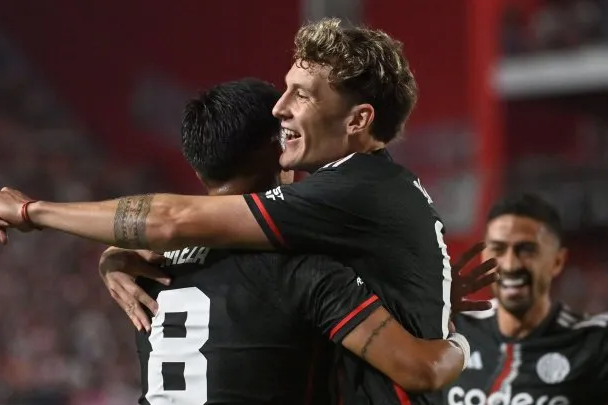 River venció a Estudiantes de La Plata y logró tres puntos claves