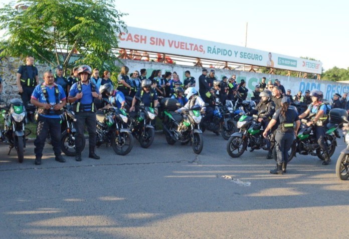 La Municipalidad y la Provincia realizaron controles y removieron 25 motos y un auto