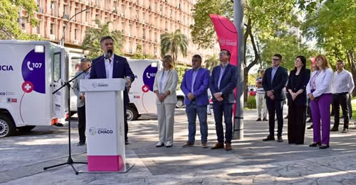 Zdero presentó 16 nuevas ambulancias que fortalecerán la atención sanitaria provincial y 9 camionetas para Desarrollo Humano
