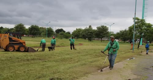 El municipio realiza un operativo de limpieza para poner en condiciones el Tiro Federal