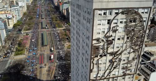 El Gobierno Nacional prohibió expresiones políticas en edificios públicos