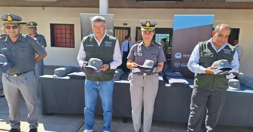 El Gobierno Provincial entregó indumentaria a alumnos del curso de formación para agentes penitenciarios