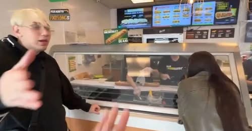 Brunenger le palmeó la cola a su novia en público y ella estalló: «¿Sos pelotudo flaco?»