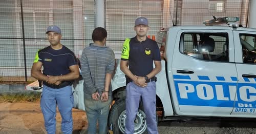 Insólito: quiso robar una escultura navideña de la Plaza 25 de Mayo, pero lo detuvieron