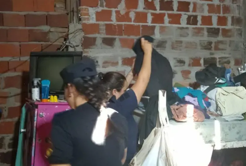 Allanamientos en Corrientes en búsqueda de delincuentes acusados del hurto de joyas y dinero