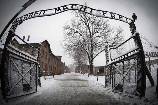 Líderes mundiales y sobrevivientes conmemoraron el 80° aniversario de la liberación de Auschwitz