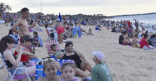 Verano 2025: más de 20 mil personas pasaron el 1 de enero visitaron las playas de Corrientes