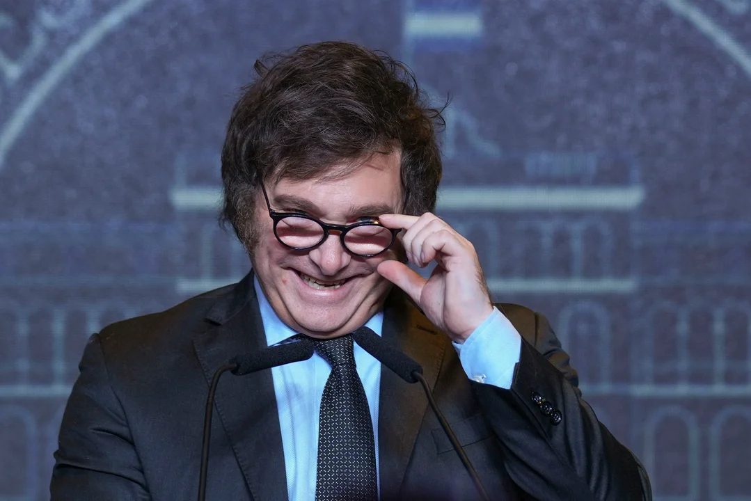 Destacan que la deuda pública consolidada se redujo en US$ 24.798 millones en el primer año de Milei