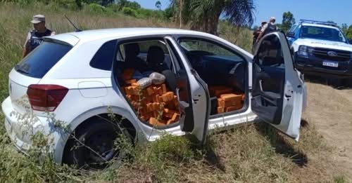 Corrientes: viajaba con el auto lleno de drogas e intentó huir al ver un control
