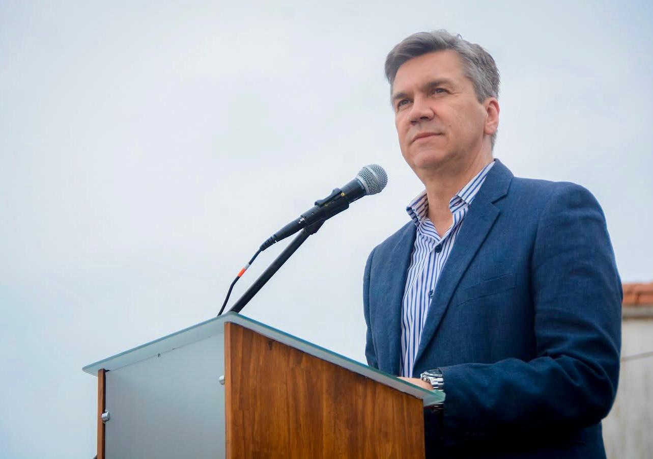 El gobernador Zdero anunció el pago de sueldos a la administración publica