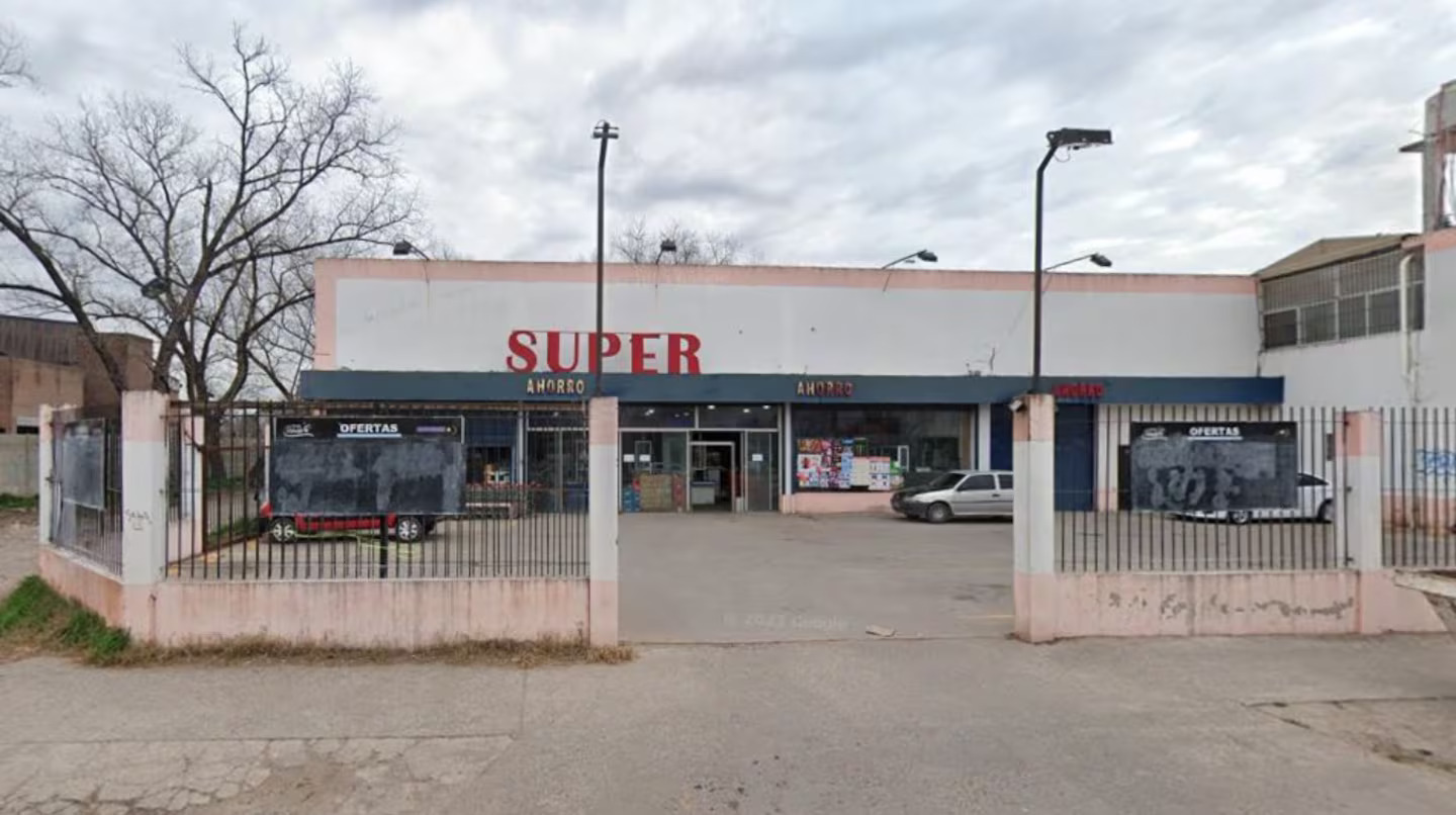Un ataque previo y 14 disparos: mataron al dueño de un supermercado chino