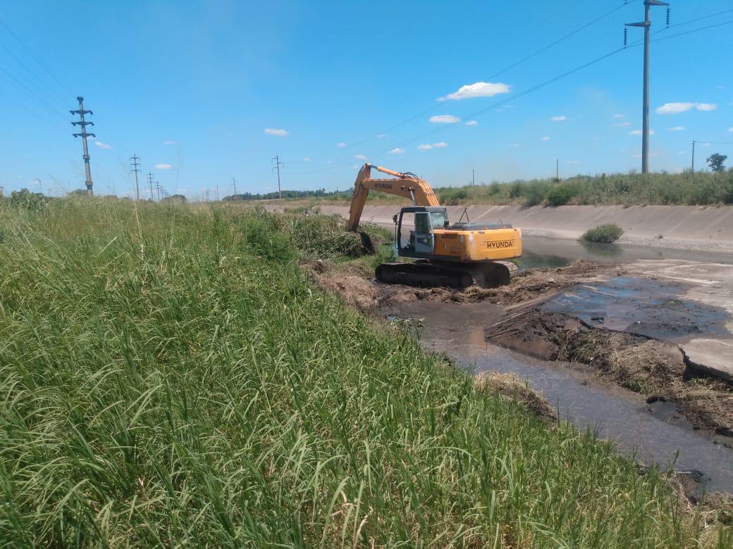 Canal Soberanía Nacional: el Gobierno provincial mejora el drenaje urbano de un importante sector de la capital chaqueña
