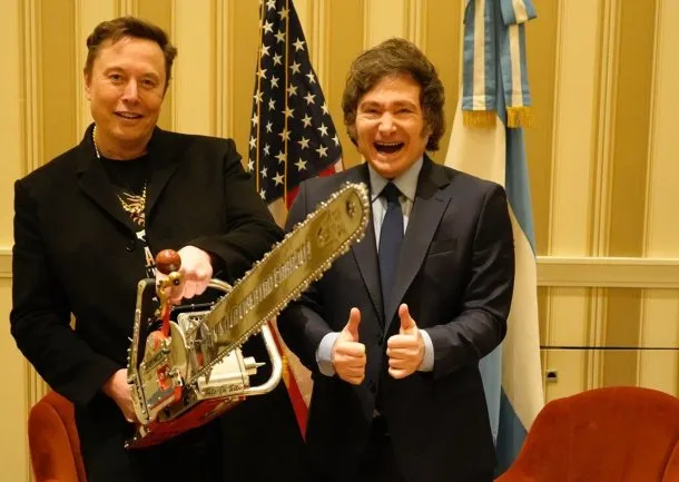 «US$1.000.000»: el customizador de la motosierra que Javier Milei le regaló a Elon Musk anticipa su creación