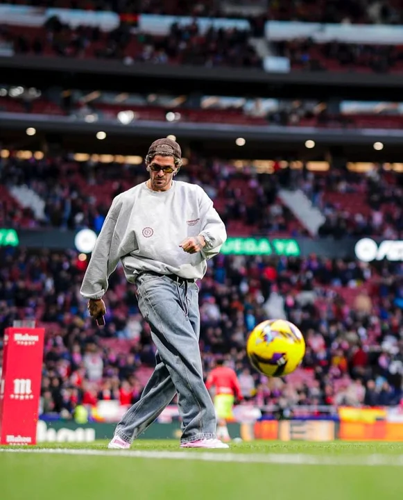 De Paul sorprendió con su look y Messi le dejó un comentario viral