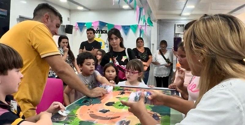 Aprender en Verano: exitosa exposición del Monte Chaqueño en el Aula Taller Móvil instalado en la plaza central