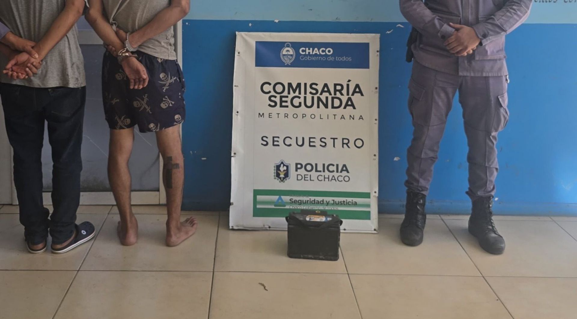 Huían con una batería de auto robada, fueron interceptados, atacaron a la Policía y terminaron tras las rejas