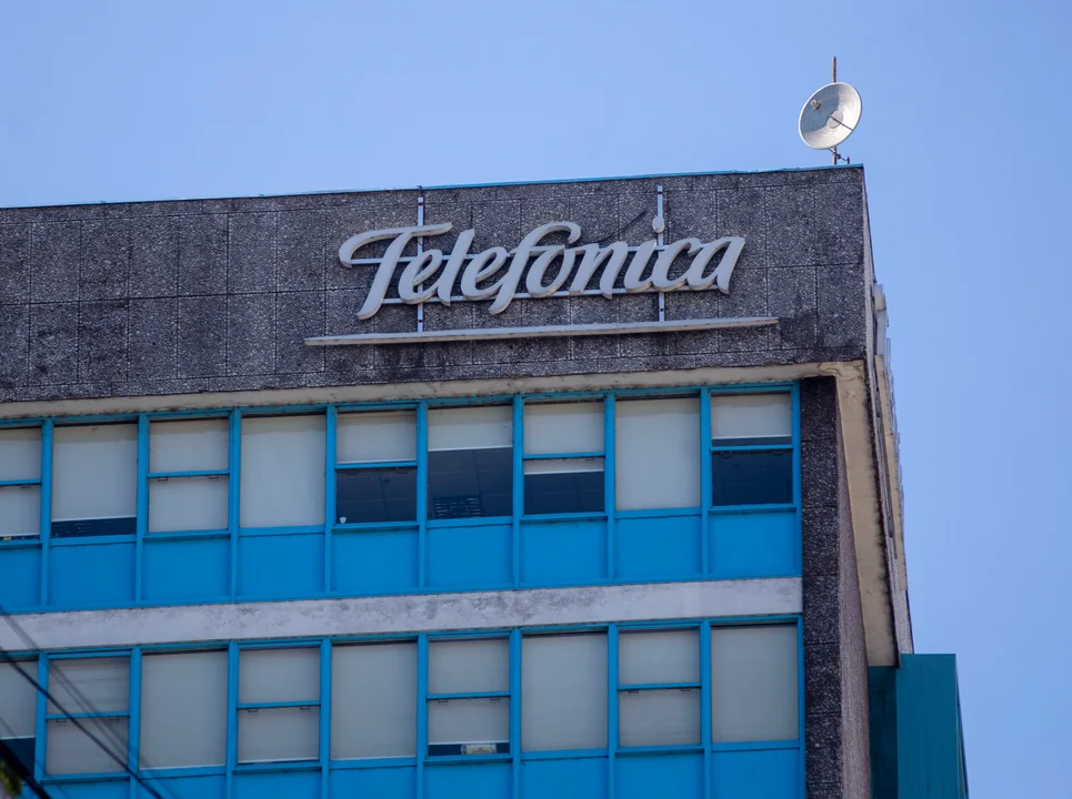 El Gobierno se opone a la compra de Telefónica por parte del Grupo Clarín.
