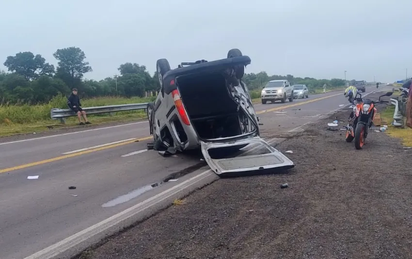 Una camioneta volcó en ruta 11, un niño de 8 años se encuentra con diagnostico complicado