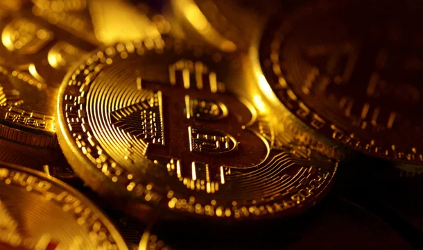 Influencer de criptomonedas pierde 250.000 dólares y enfurece contra Milei por la promoción de LIBRA