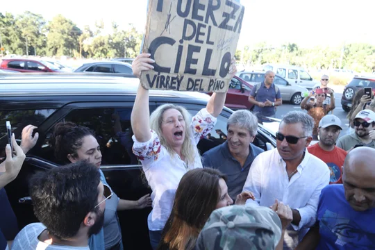 Karina Milei y Luis Caputo encabezan un acto de afiliación en medio de la polémica cripto