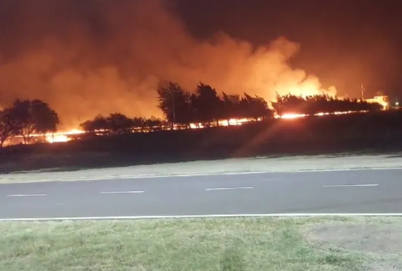 500 bomberos de 30 cuarteles combaten incendios en la provincia