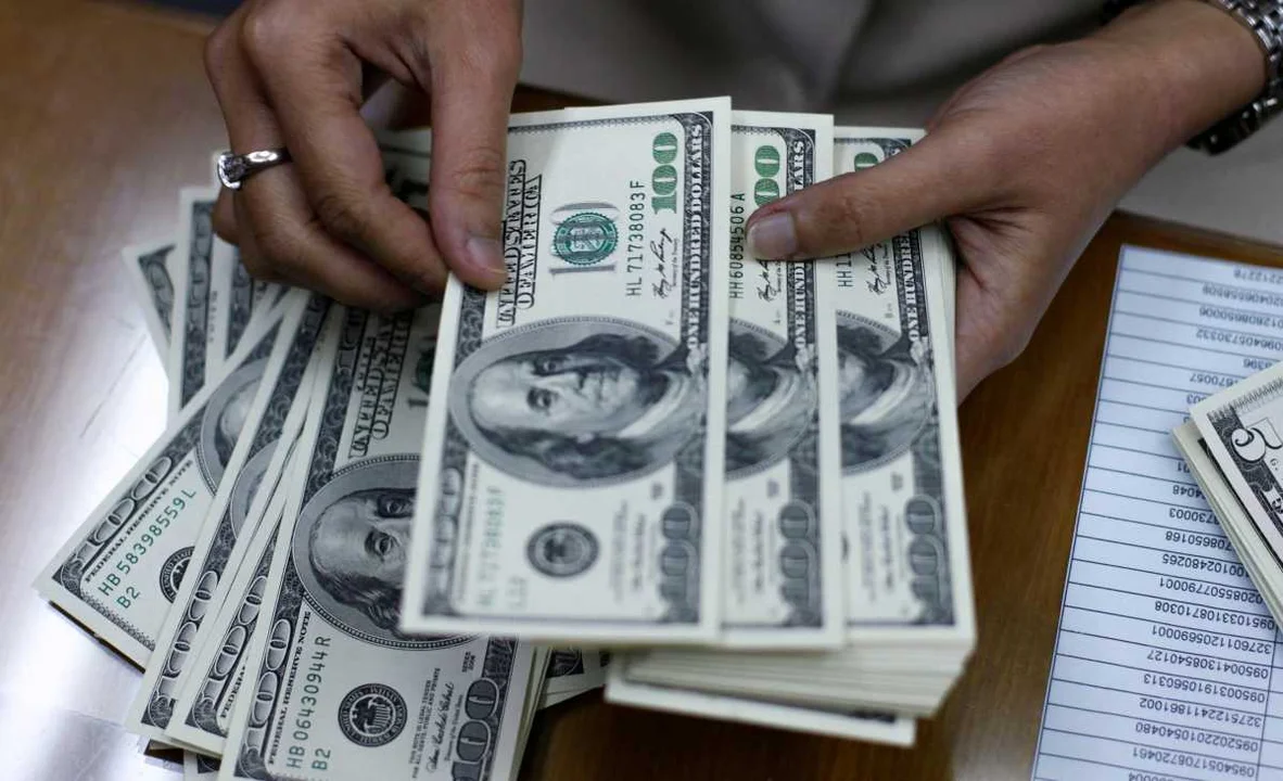 El Banco Central adquiere más divisas, pero el dólar blue continúa su escalada