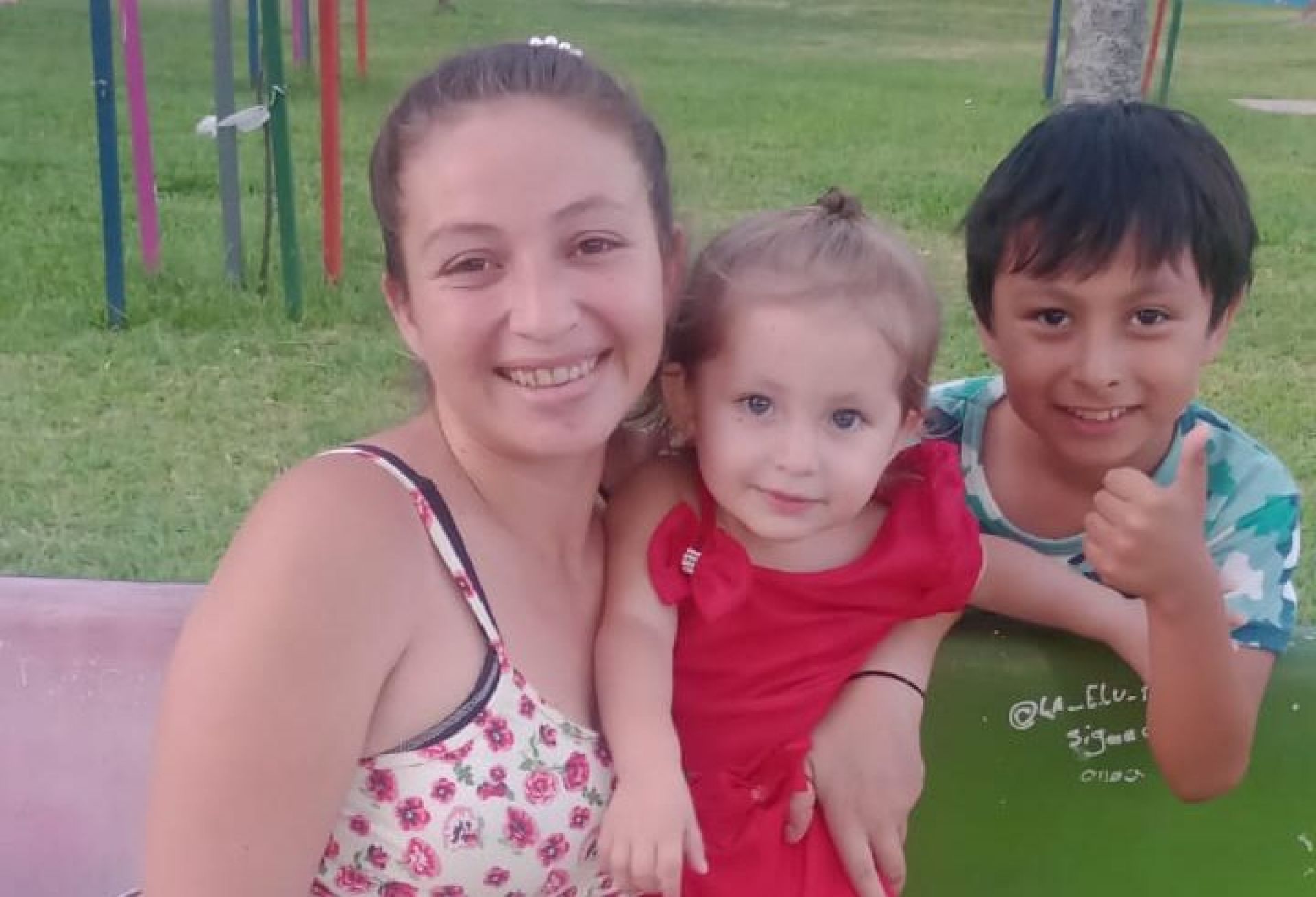 Buscan a una mujer de 25 años que desapareció junto a sus dos hijos