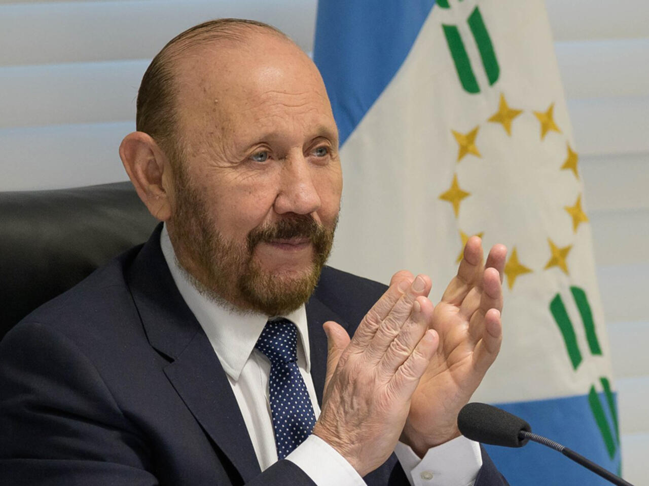 Gildo Infrán anunció aumento salarial del 45% para estatales