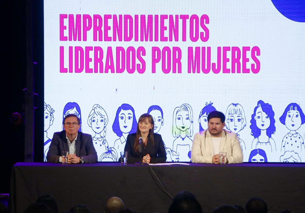 Jornada Emprende Rosa: expo, herramientas financieras y emprendedurismo