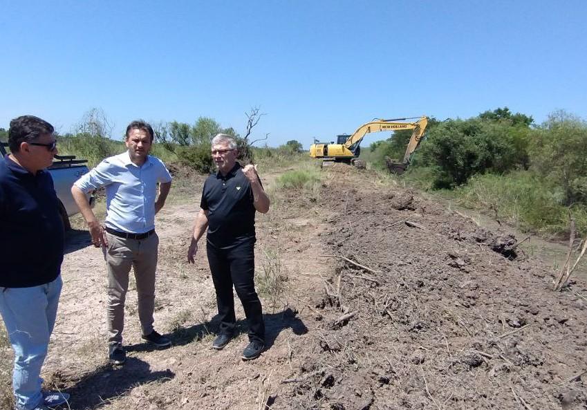 Riacho Arazá y Canal Aeropuerto: el gobierno provincial avanza en el mantenimiento de drenaje pluviales en el área metropolitana