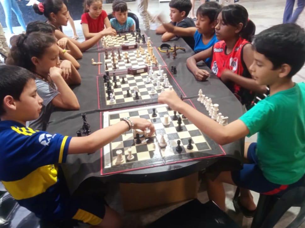 El Instituto del Deporte Chawueño continua con sus clases en el Parque Urbano Tiro Federal