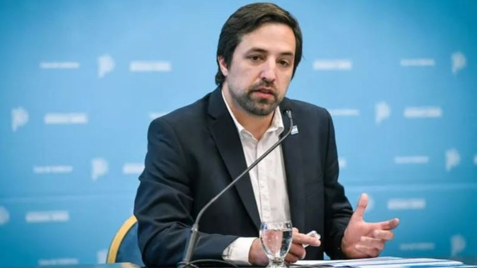 Kreplak desmintió a Milei: «No son centros de hormonización ni se hacen cirugías de género a menores»