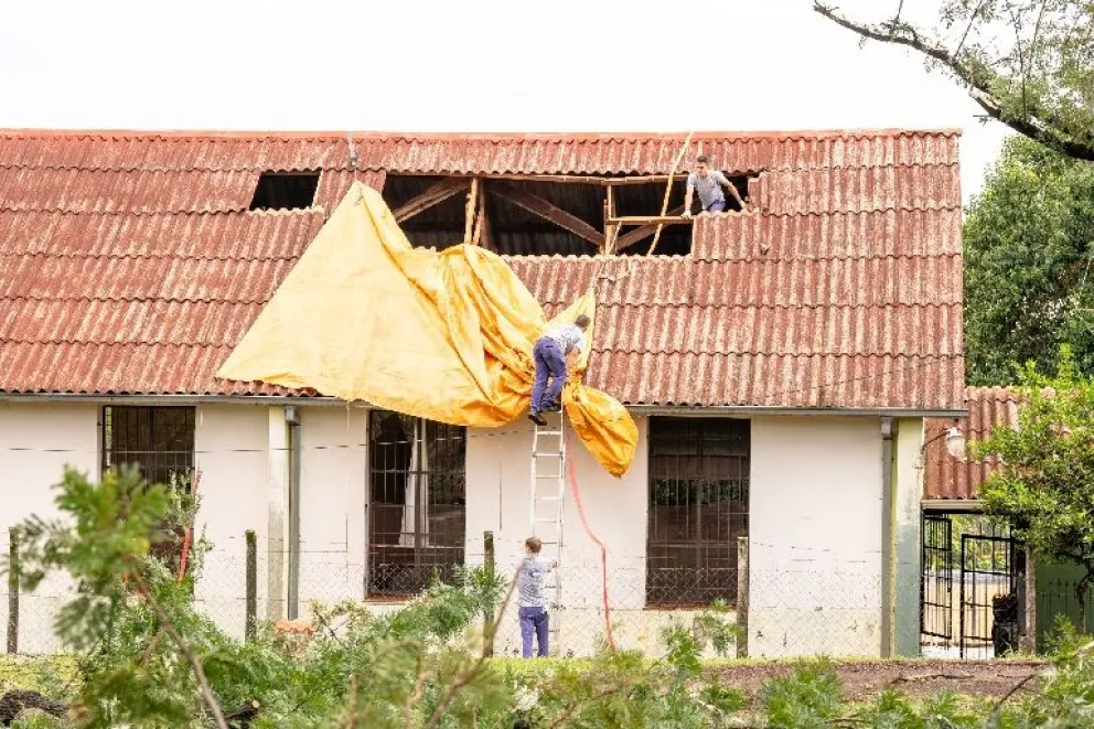 Casi mil personas afectadas por la tormenta devastadora en Leandro N. Alem