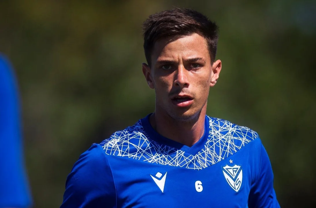Valentín Gómez regresó a los entrenamientos en Vélez luego de que su pase al fútbol italiano no se concretara.