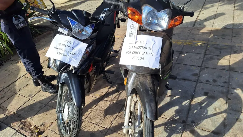 Agentes de tránsito secuestraron motos por circular sobre la vereda