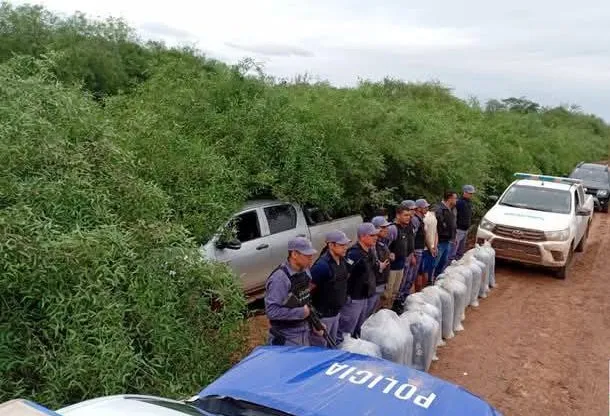 Capturan a un policía salteño que transportaba bolsones de hojas de coca